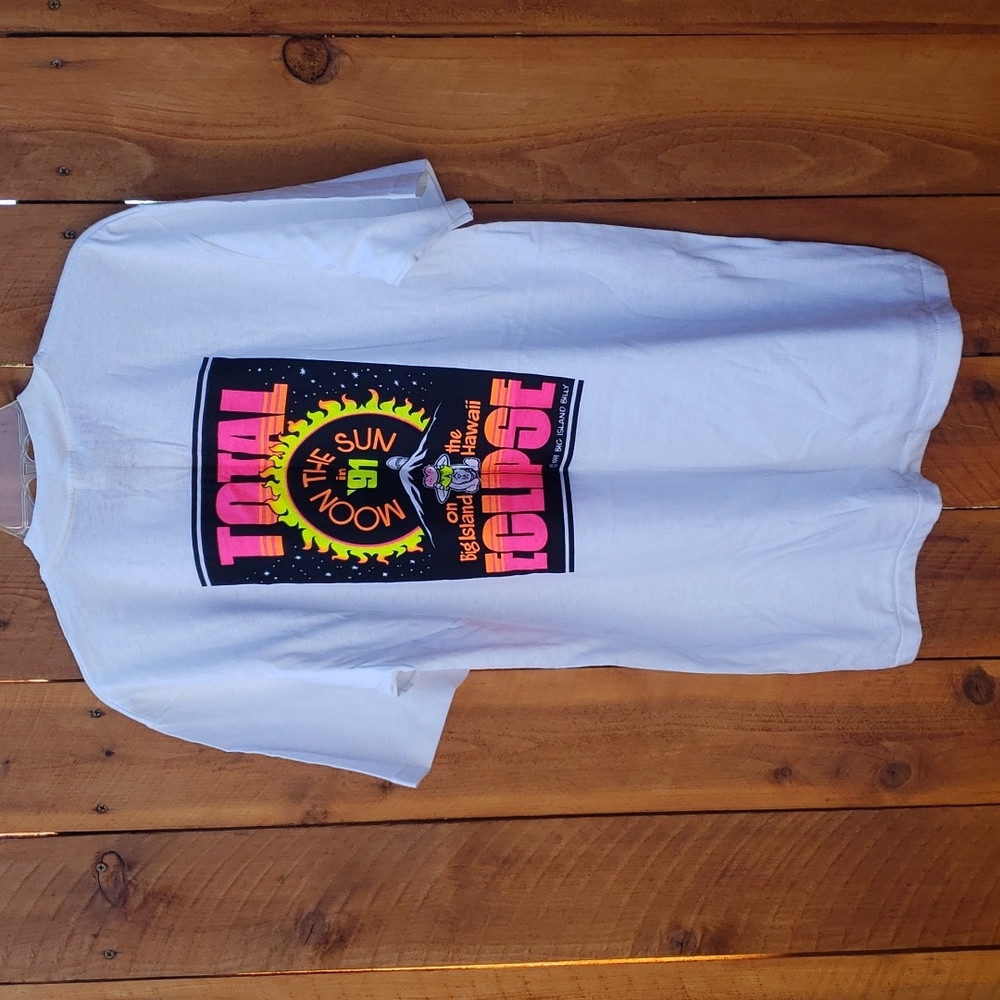 Total Eclipse Moon The Sun in 91 on the Big Island Hawaii White T Shirt Large